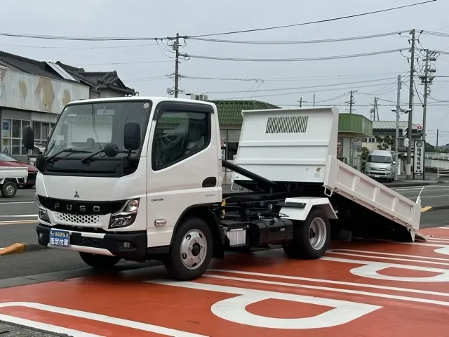 キャンター(三菱)３ｔ ローダースライドダンプレンタ登録済未使用車 1