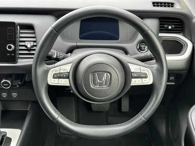 フィット(ホンダ)e：HEV ホームディーラ-試乗車 8