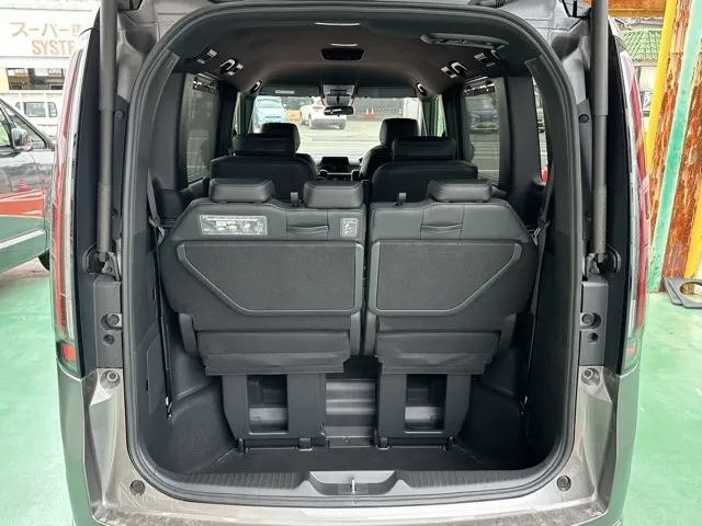 ステップワゴン(ホンダ)e・HEVスパーダ 7人登録済未使用車 14