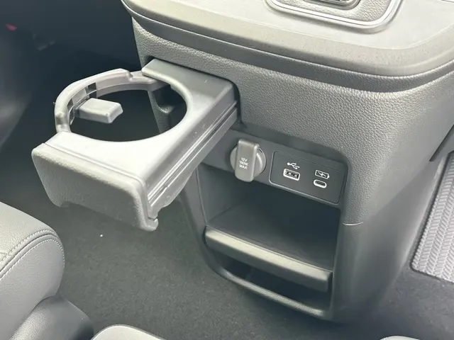 ステップワゴン(ホンダ)e・HEVスパーダ 7人登録済未使用車 20