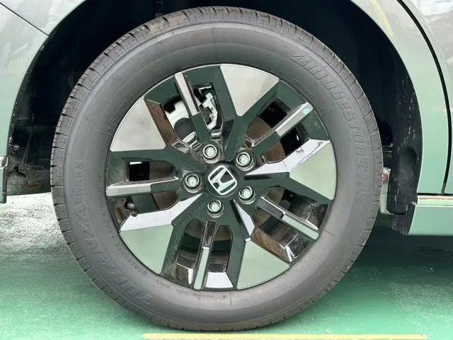 ステップワゴン(ホンダ)e・HEVスパーダ 7人登録済未使用車 4
