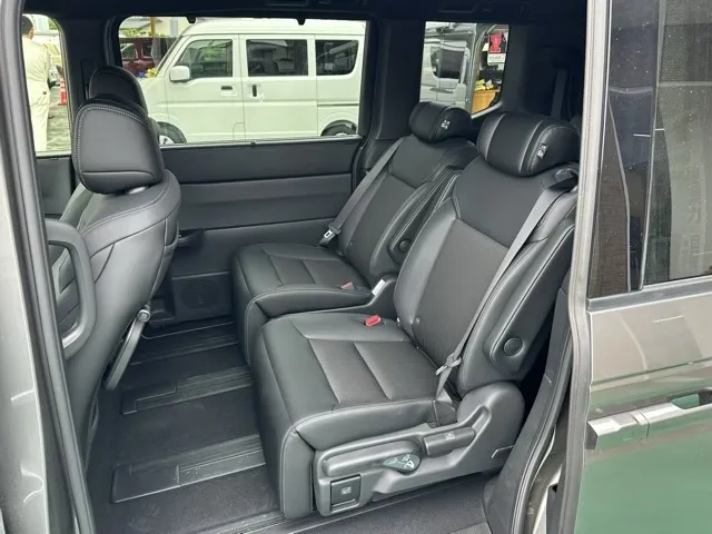 ステップワゴン(ホンダ)e・HEVスパーダ 7人登録済未使用車 7
