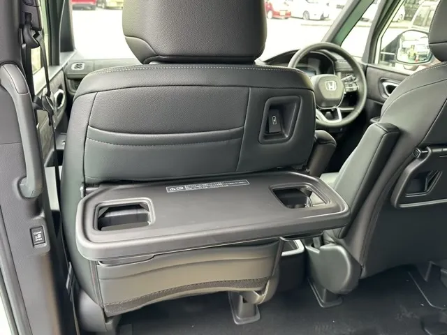 ステップワゴン(ホンダ)e・HEVスパーダ プレミアムライン 7人登録済未使用車 10