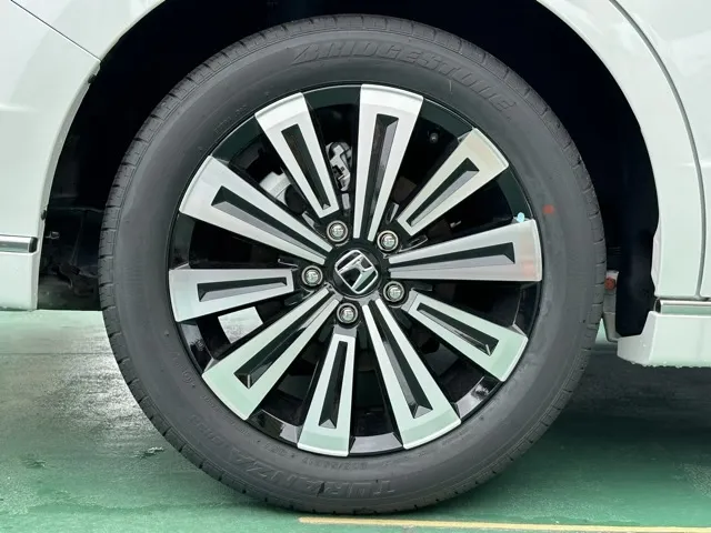 ステップワゴン(ホンダ)e・HEVスパーダ プレミアムライン 7人登録済未使用車 15