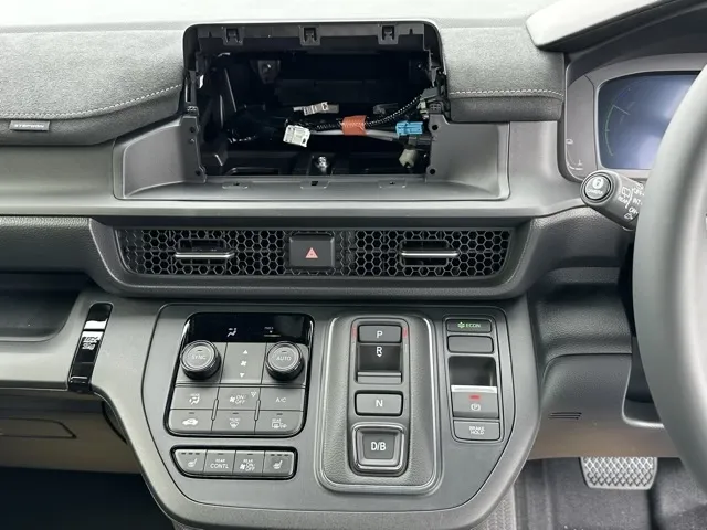 ステップワゴン(ホンダ)e・HEVスパーダ プレミアムライン 7人登録済未使用車 23
