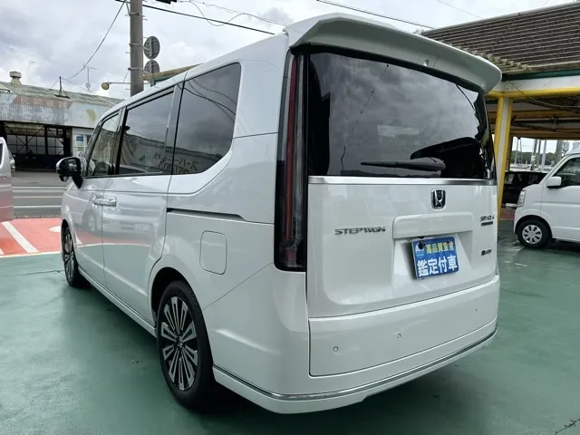 ステップワゴン(ホンダ)e・HEVスパーダ プレミアムライン 7人登録済未使用車 2