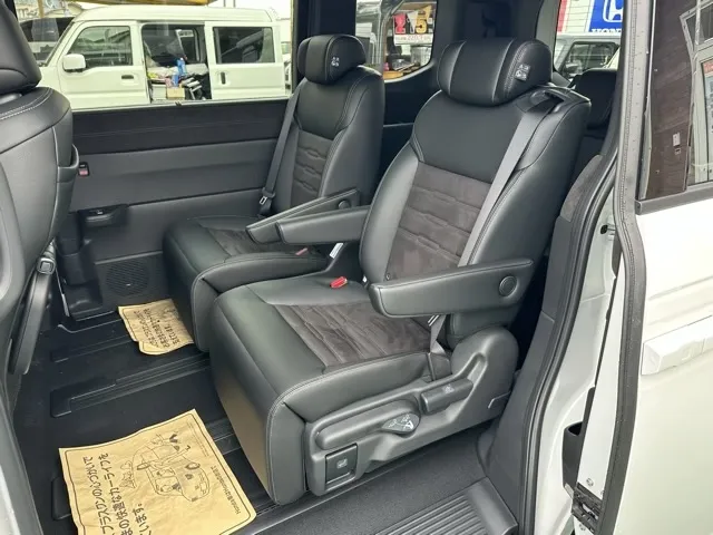 ステップワゴン(ホンダ)e・HEVスパーダ プレミアムライン 7人登録済未使用車 4