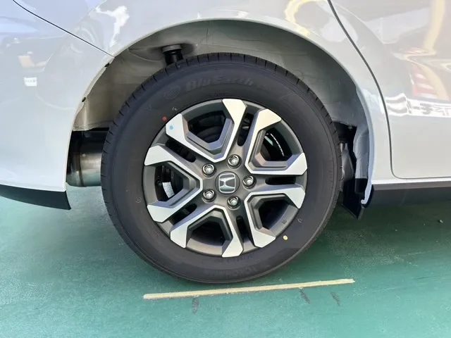 フリード(ホンダ)クロスター登録済未使用車 12