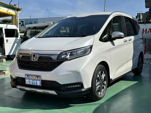 フリード(ホンダ)クロスター登録済未使用車 1