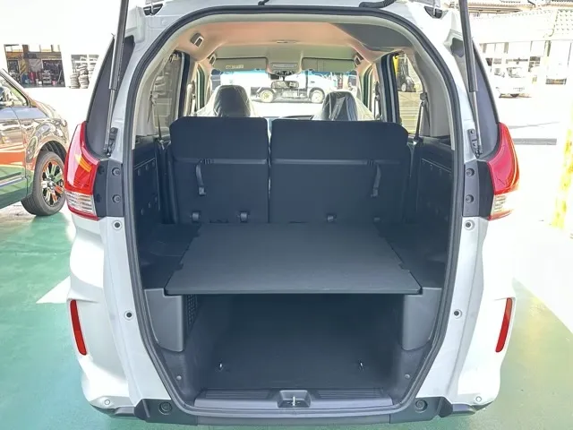 フリード(ホンダ)クロスター BLACK STYLE登録済未使用車 9