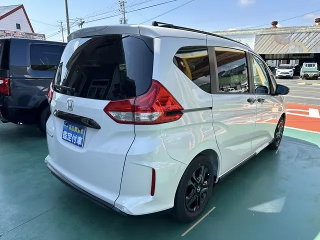 フリード(ホンダ)クロスター BLACK STYLE登録済未使用車 11