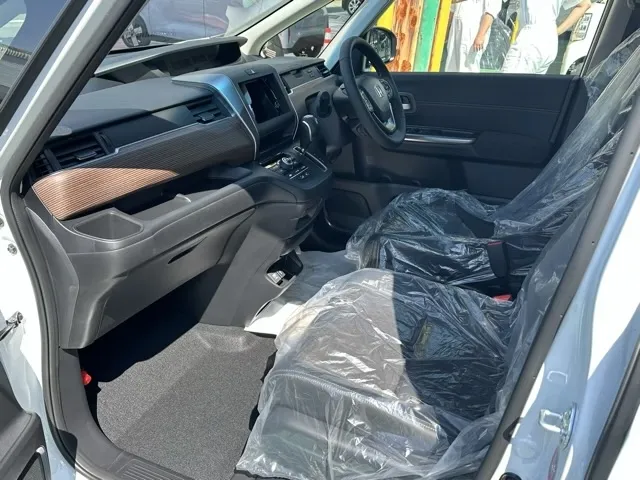 フリード(ホンダ)クロスター BLACK STYLE登録済未使用車 3