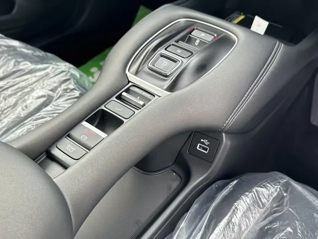 ZR-V(ホンダ)e：HEV Z BSI 後退出庫サポートレス登録済未使用車 19