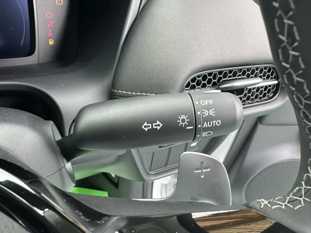 ZR-V(ホンダ)e：HEV Z BSI 後退出庫サポートレス登録済未使用車 17