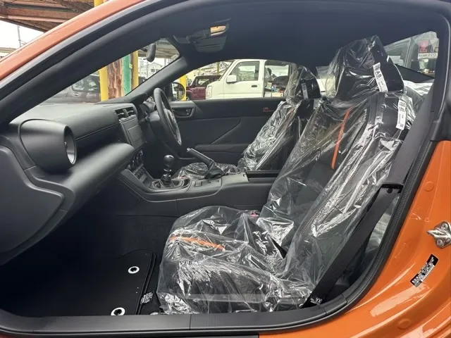GR86(トヨタ)RZ 10thアニバーサリーLTD 6MT登録済未使用車 3