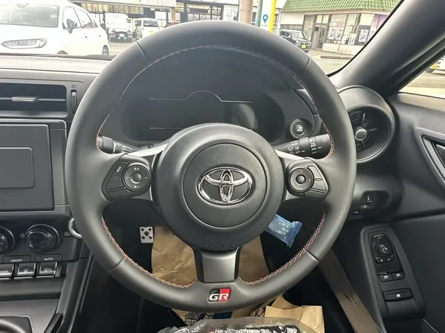 GR86(トヨタ)RZ 10thアニバーサリーLTD 6MT登録済未使用車 6