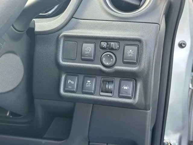 ノート(ニッサン)Ｘ中古車 13