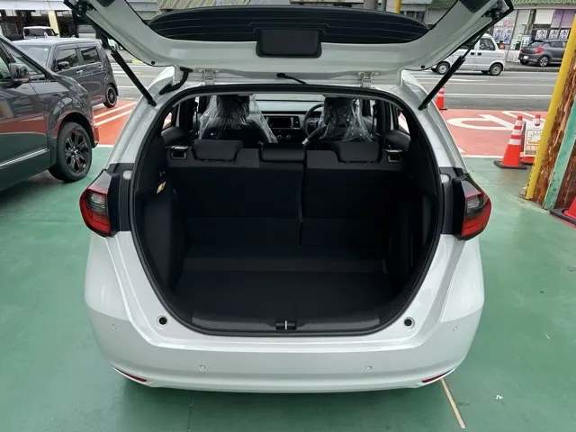 フィット(ホンダ)e：HEV ホーム ブラックスタイル登録済未使用車 9