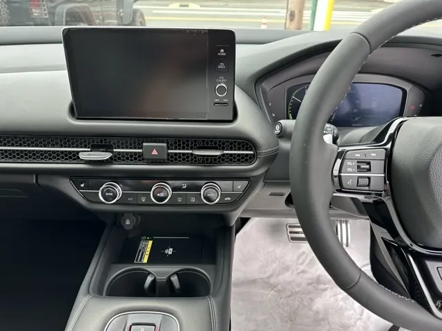 ZR-V(ホンダ)e：HEV Z登録済未使用車 15