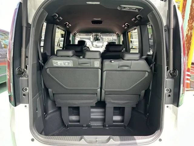 ステップワゴン(ホンダ)e・HEVスパーダ 7人登録済未使用車 14