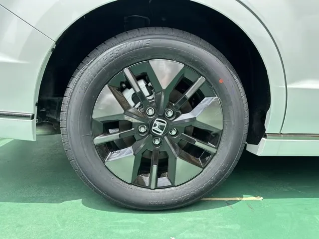 ステップワゴン(ホンダ)e・HEVスパーダ 7人登録済未使用車 17