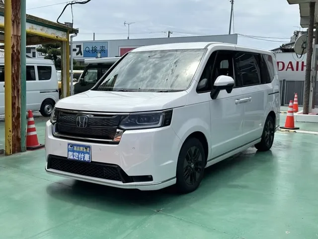 ステップワゴン(ホンダ)e・HEVスパーダ 7人登録済未使用車 1