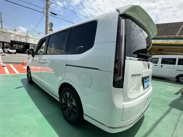 ステップワゴン(ホンダ)e・HEVスパーダ 7人登録済未使用車 2