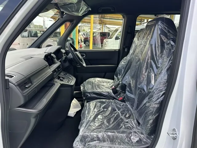 ステップワゴン(ホンダ)e・HEVスパーダ 7人登録済未使用車 3