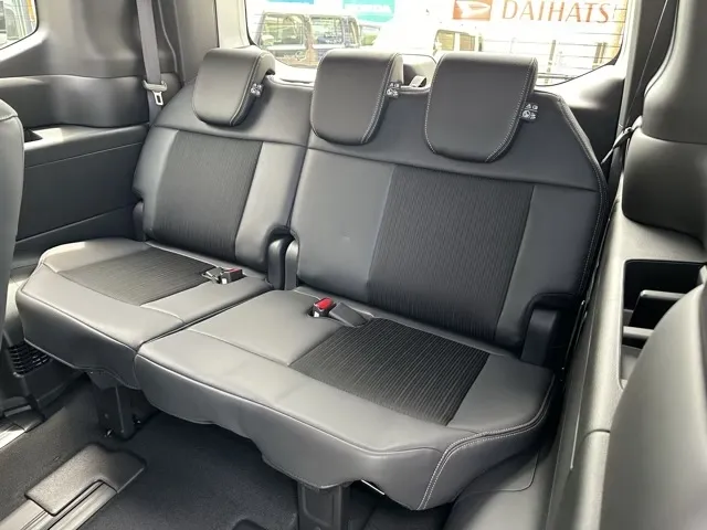 ステップワゴン(ホンダ)e・HEVスパーダ 7人登録済未使用車 5