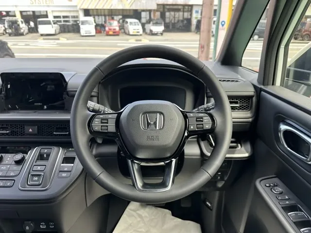 ステップワゴン(ホンダ)e・HEVスパーダ 7人登録済未使用車 7