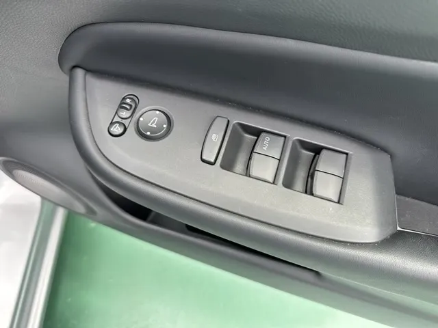 フィット(ホンダ)HOME（ホーム）ディーラ-試乗車 12