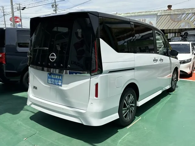 セレナ(ニッサン)ハイウェイスターV アラウンドビューモニター 12.3ナビ登録済未使用車 14