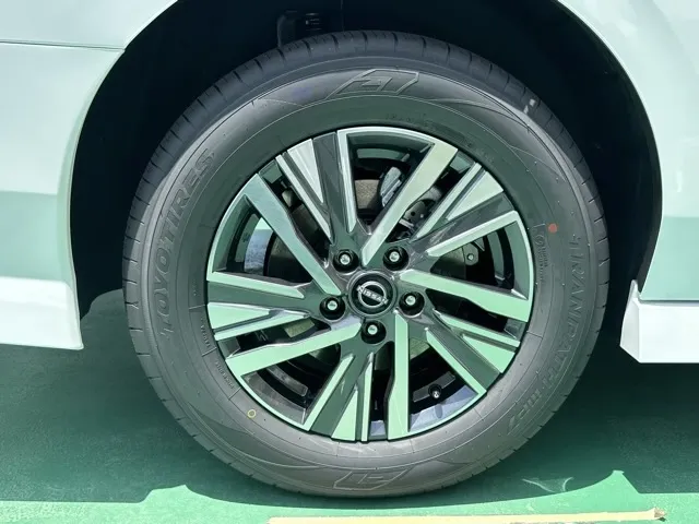 セレナ(ニッサン)ハイウェイスターV アラウンドビューモニター 12.3ナビ登録済未使用車 15