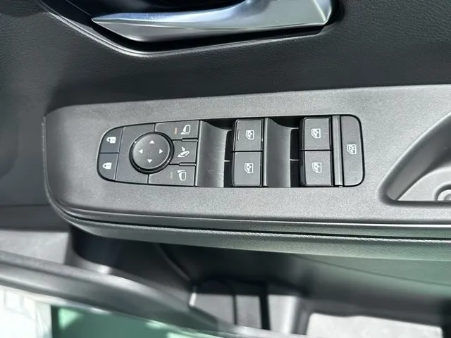 セレナ(ニッサン)ハイウェイスターV アラウンドビューモニター 12.3ナビ登録済未使用車 16