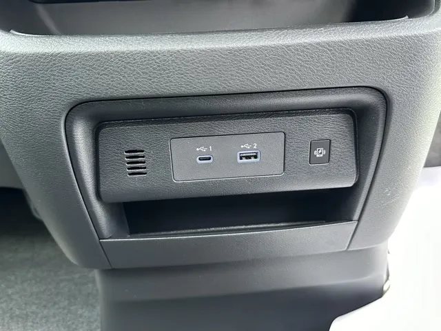 セレナ(ニッサン)ハイウェイスターV アラウンドビューモニター 12.3ナビ登録済未使用車 25