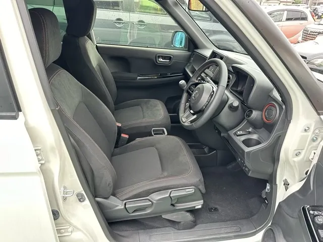 N-ONE(ホンダ)ＲＳ ６ＭＴ届出済未使用車 13