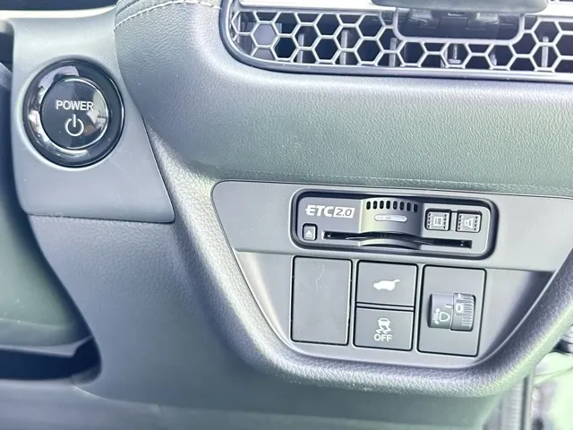 ZR-V(ホンダ)e：HEV X登録済未使用車 16