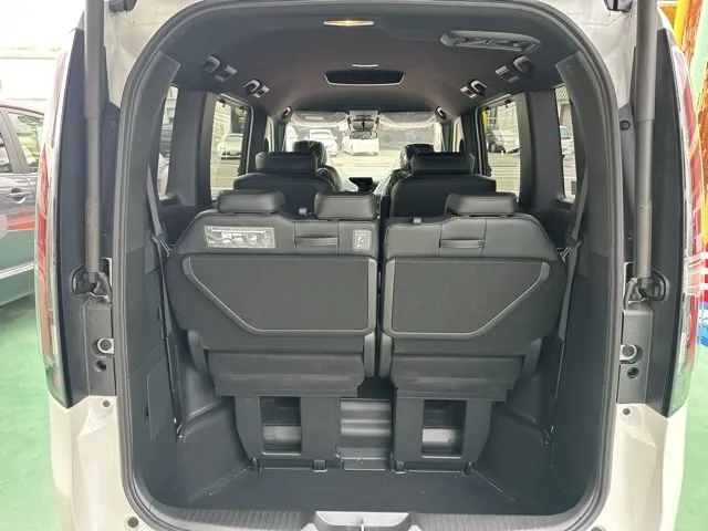 ステップワゴン(ホンダ)スパーダ プレミアムライン 7人登録済未使用車 12