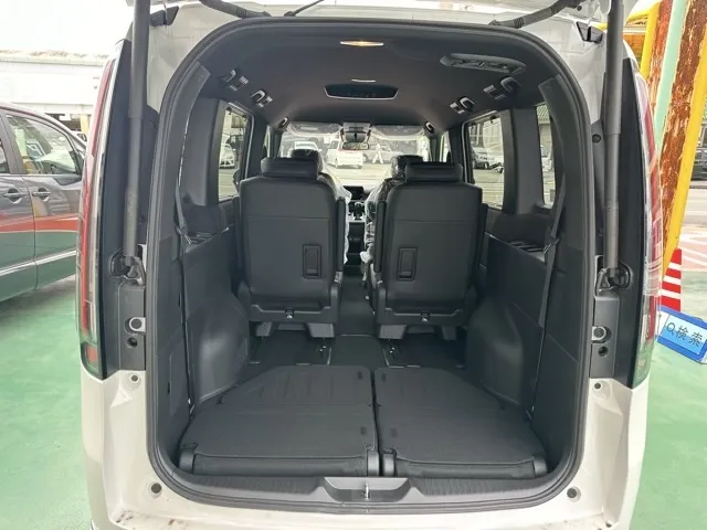 ステップワゴン(ホンダ)スパーダ プレミアムライン 7人登録済未使用車 13