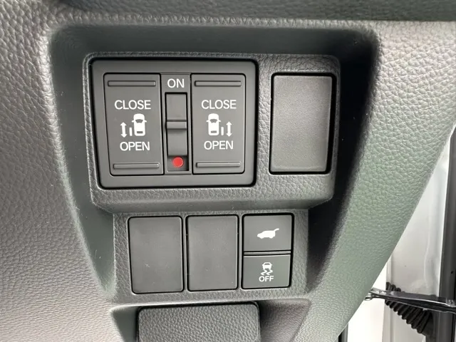 ステップワゴン(ホンダ)スパーダ プレミアムライン 7人登録済未使用車 20