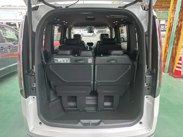 ステップワゴン(ホンダ)スパーダ 7人登録済未使用車 12