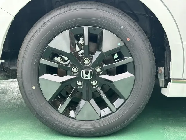 ステップワゴン(ホンダ)スパーダ 7人登録済未使用車 16
