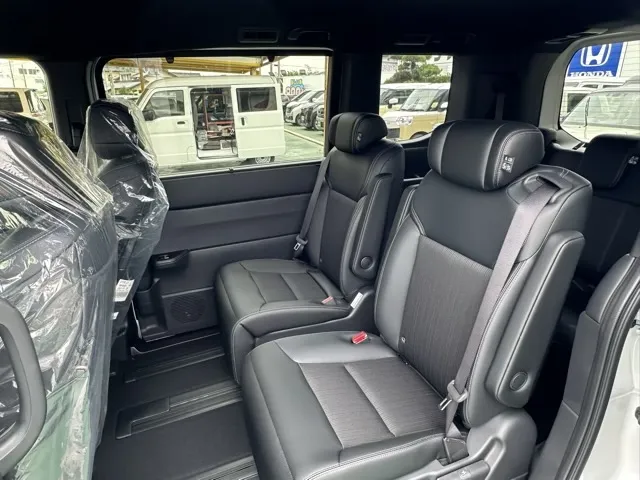 ステップワゴン(ホンダ)スパーダ 7人登録済未使用車 4