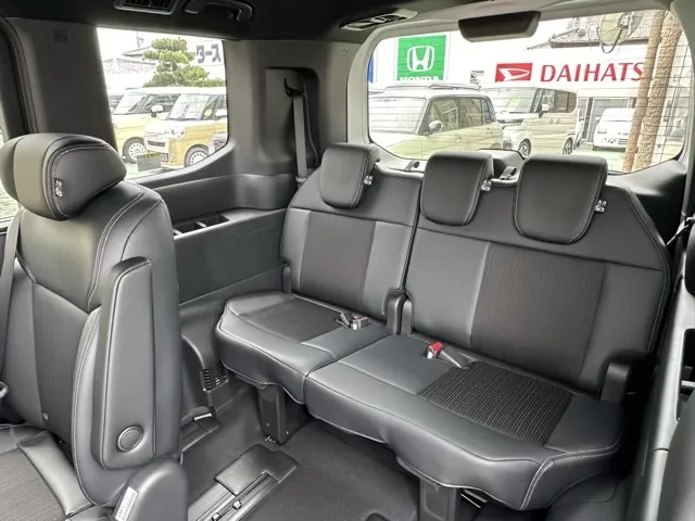 ステップワゴン(ホンダ)スパーダ 7人登録済未使用車 5