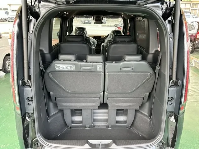 ステップワゴン(ホンダ)スパーダ 7人登録済未使用車 13