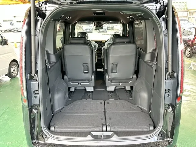 ステップワゴン(ホンダ)スパーダ 7人登録済未使用車 14