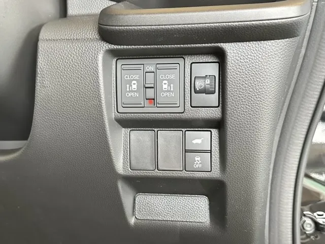 ステップワゴン(ホンダ)スパーダ 7人登録済未使用車 22
