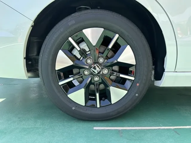ステップワゴン(ホンダ)e・HEVエアー 8人登録済未使用車 16