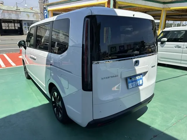 ステップワゴン(ホンダ)e・HEVエアー 8人登録済未使用車 2