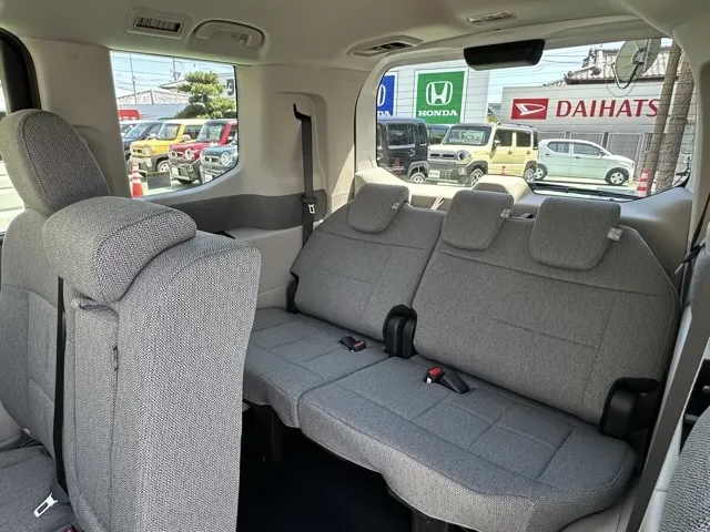 ステップワゴン(ホンダ)e・HEVエアー 8人登録済未使用車 5